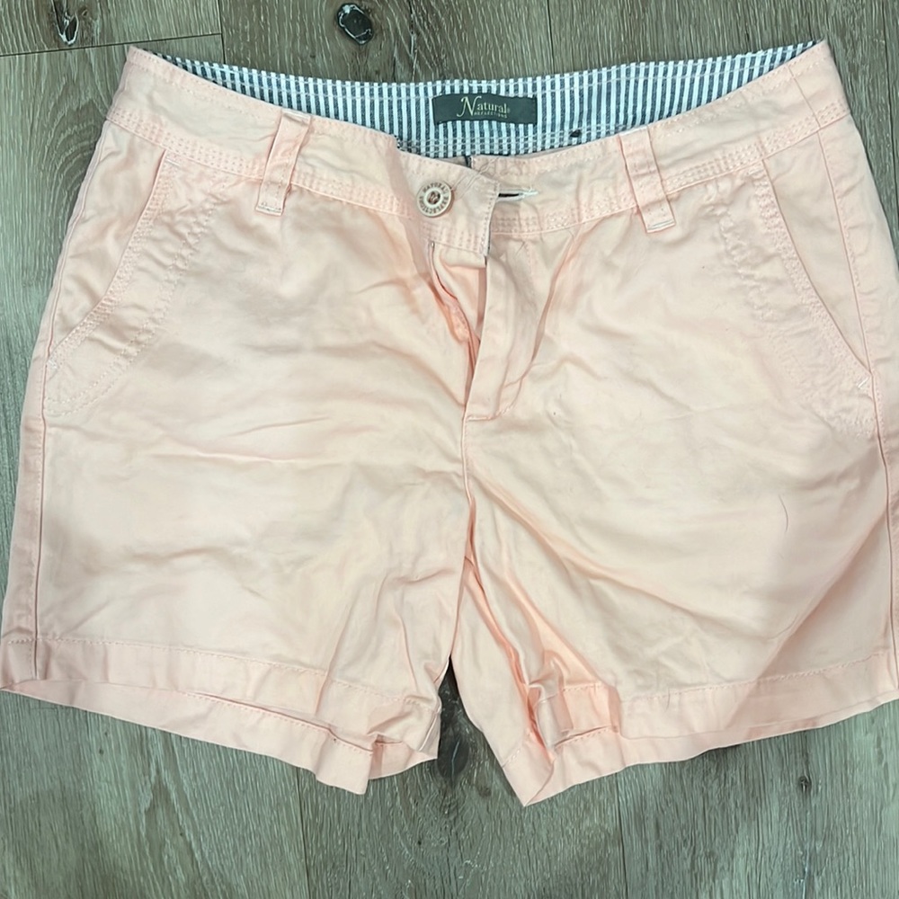 Peach shorts with pockets and zipper